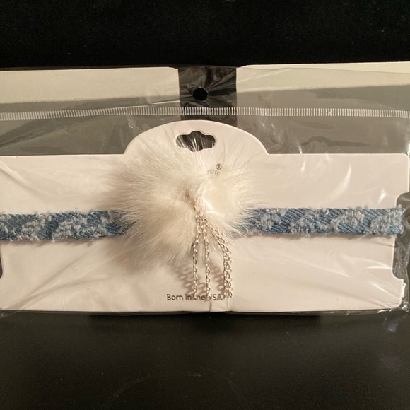 MIA choker blue denim with white feather and silver tone chain - Picture 1 of 3